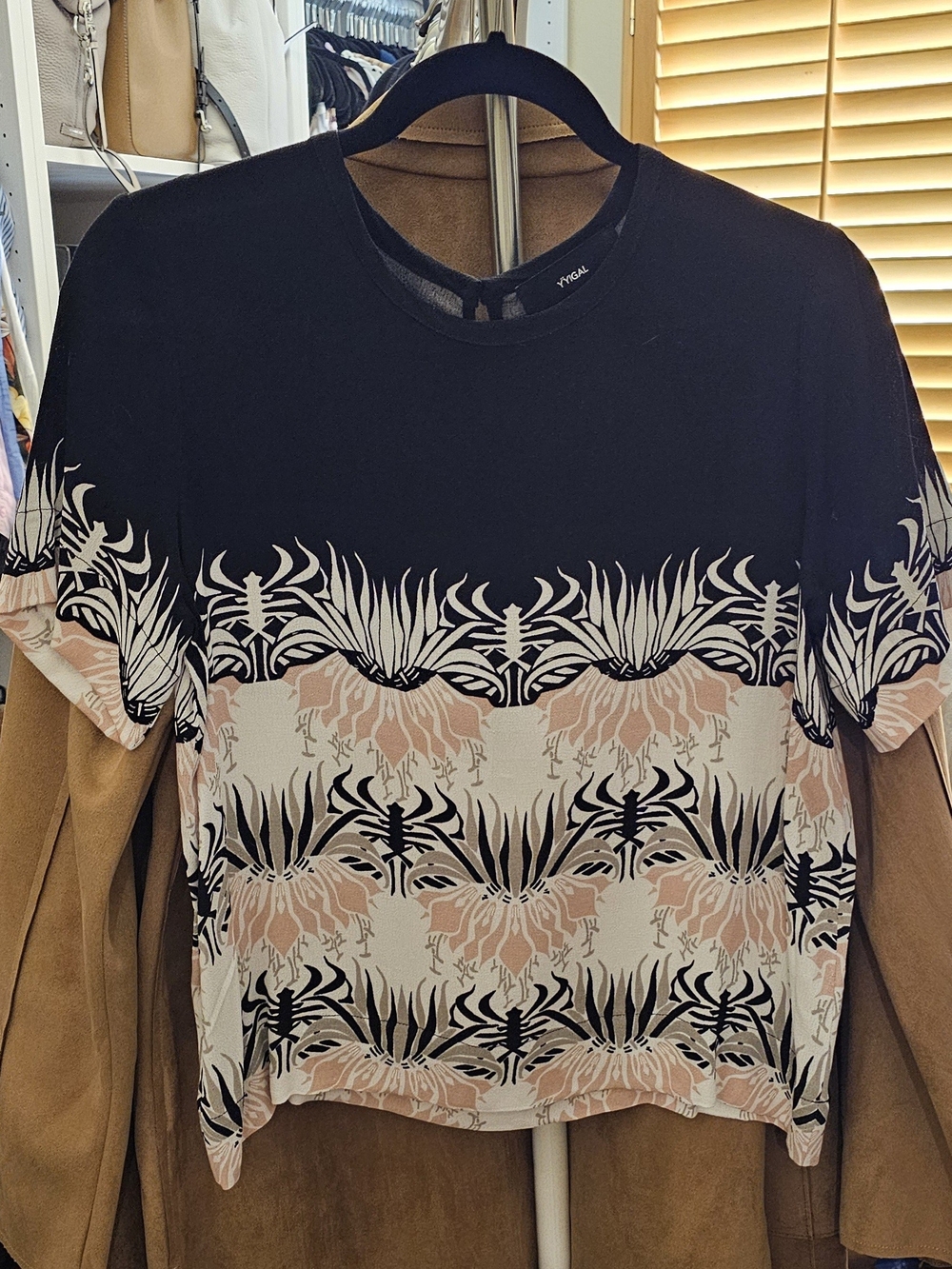 YYIGAL women's printed top. Size XS.